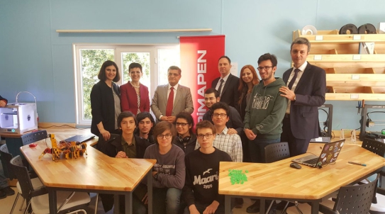 В средней школе Kadıköy Anatolian открыта комната для изготовления Pimapen Maker Room.